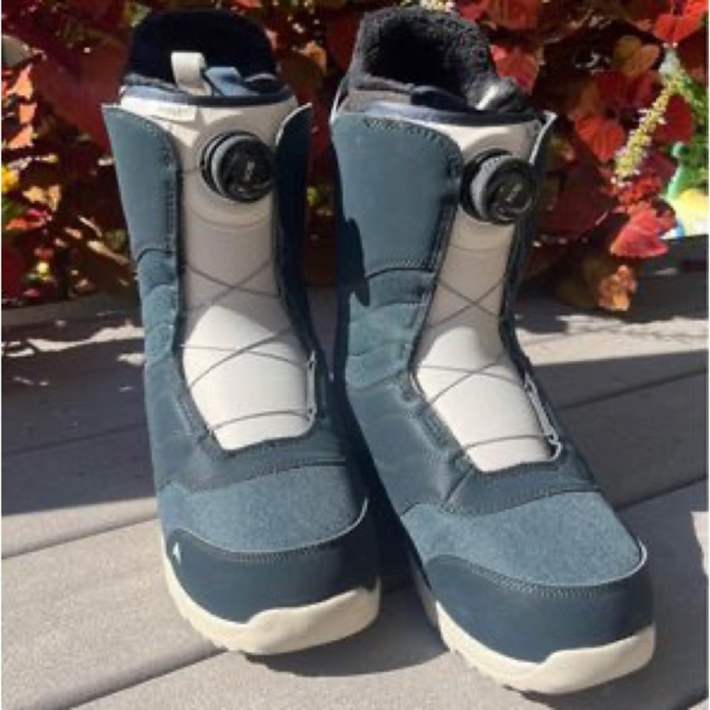 Womans Burton Size 11 Snowboard Boots